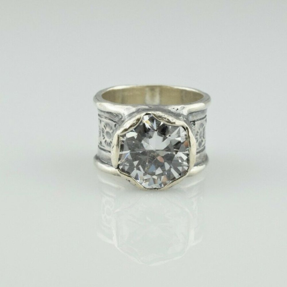 Silpada Ring R2208 Size 7 'Queen For A Day'